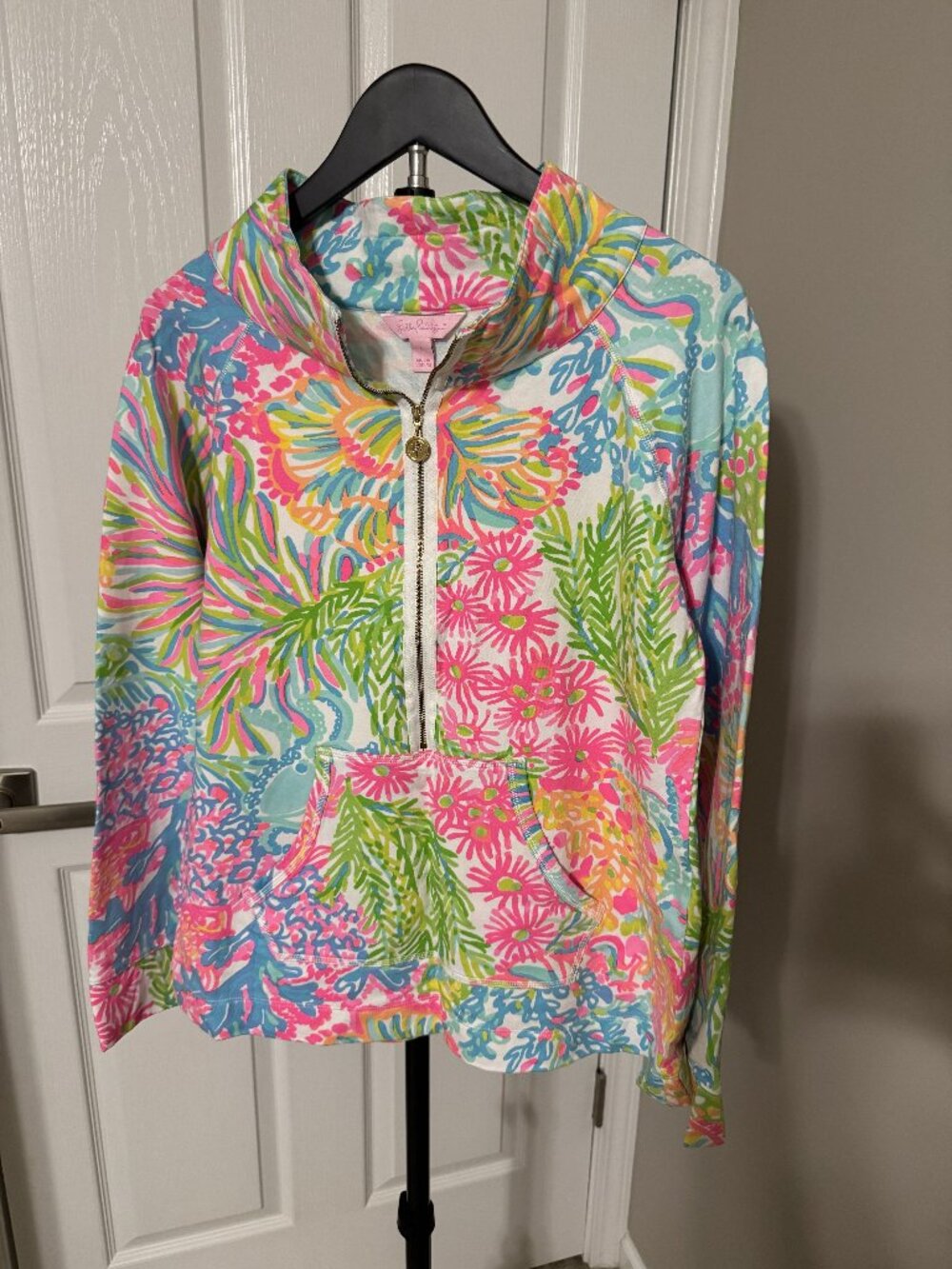 Lilly Pulitzer UPF 50+ Skipper Popover in Lovers Coral print